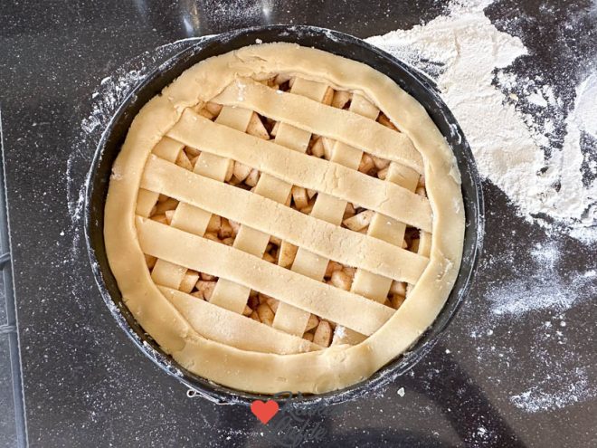 Bedek met de deegstroken