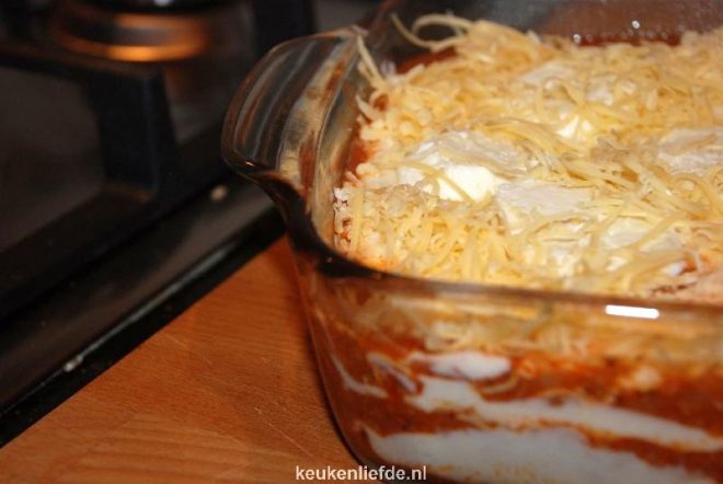 Bak goudbruin in de oven