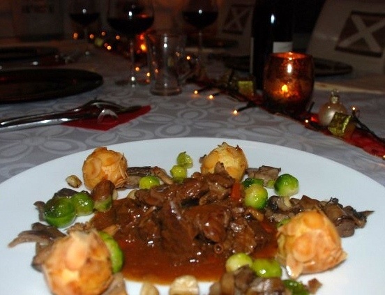 Stoofvlees van hert met rode port en kruidkoek