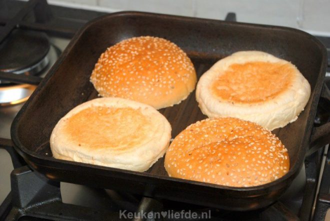 Grill de hamburgerbroodjes