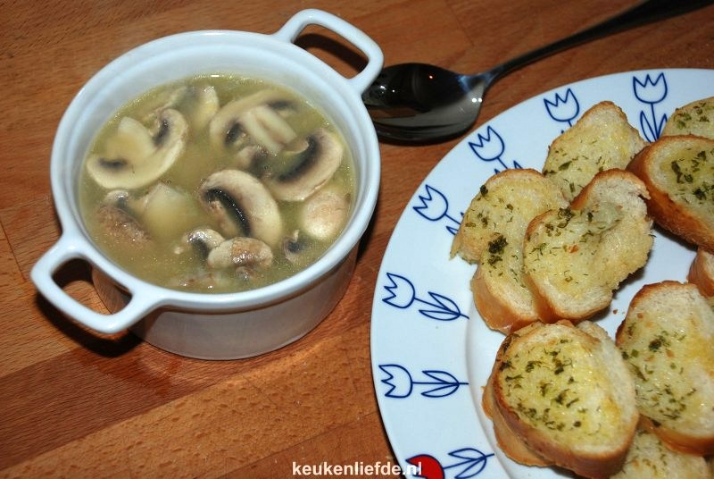 Gebonden champignonsoep