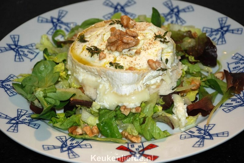 Warme geitenkaas salade met appeldressing