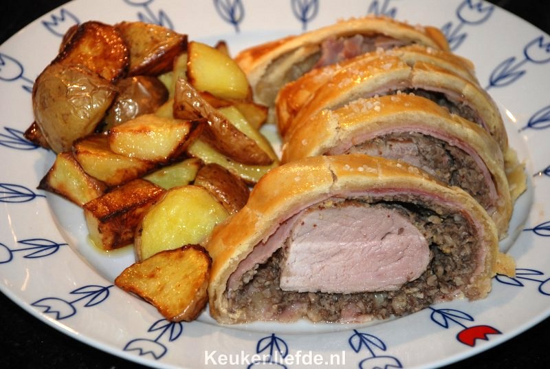 Ingestopte varkenshaas met ham en paddestoelen