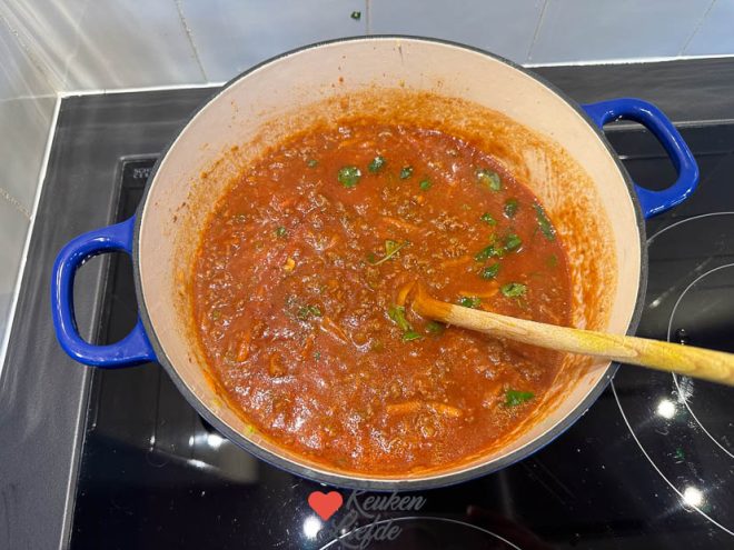 Breng op smaak met suiker en balsamico-azijn (optioneel)