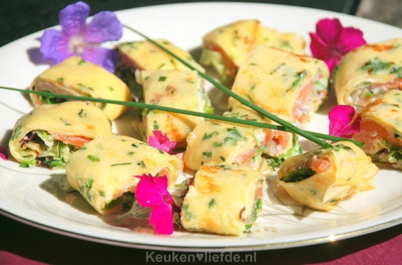 Hartige flensjes met zalm en wasabimayo