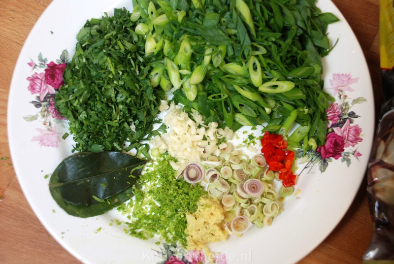 Thaise mosselen met lente-ui en koriandernoedels