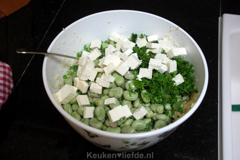 Couscoussalade met tuinbonen, munt en feta