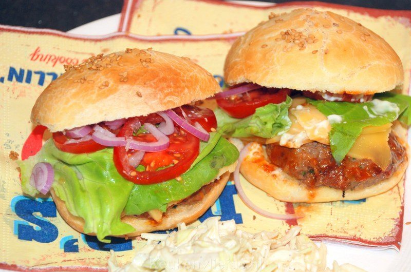 Amerikaanse hamburger met barbecuesaus