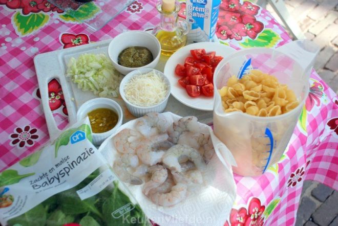 Pasta met garnalen in pesto-roomsaus