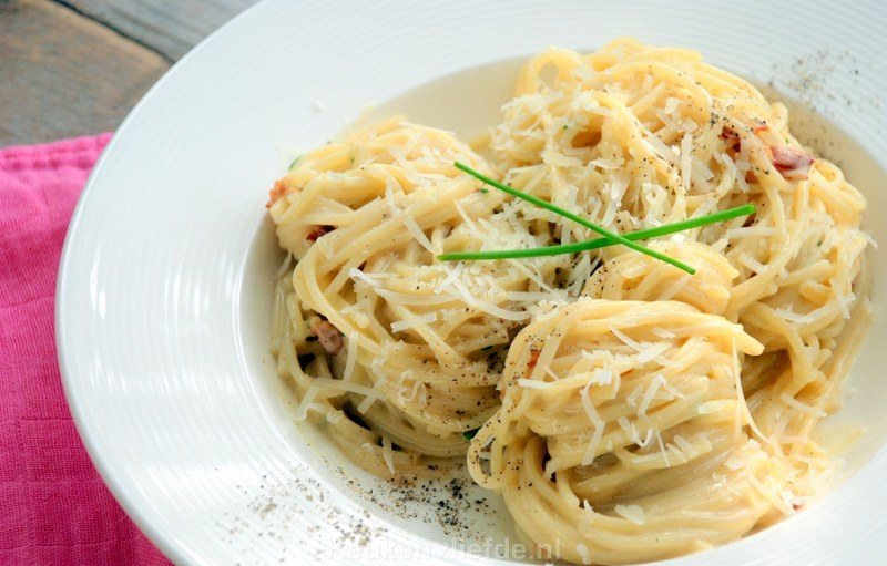 Spaghetti carbonara met room