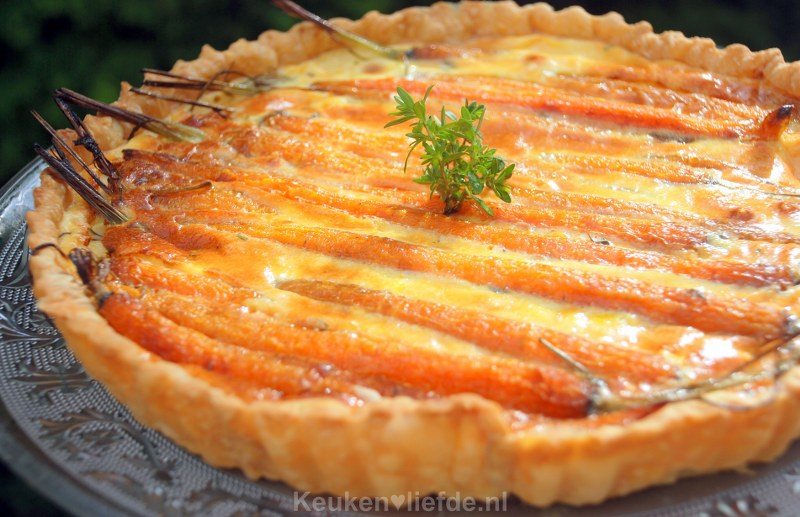 Geglaceerde worteltaart met brie