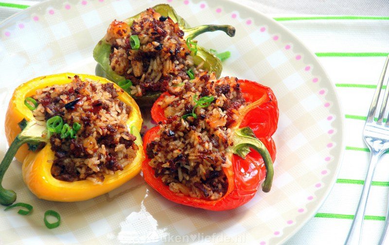 Gevulde paprika met gehakt en rijst