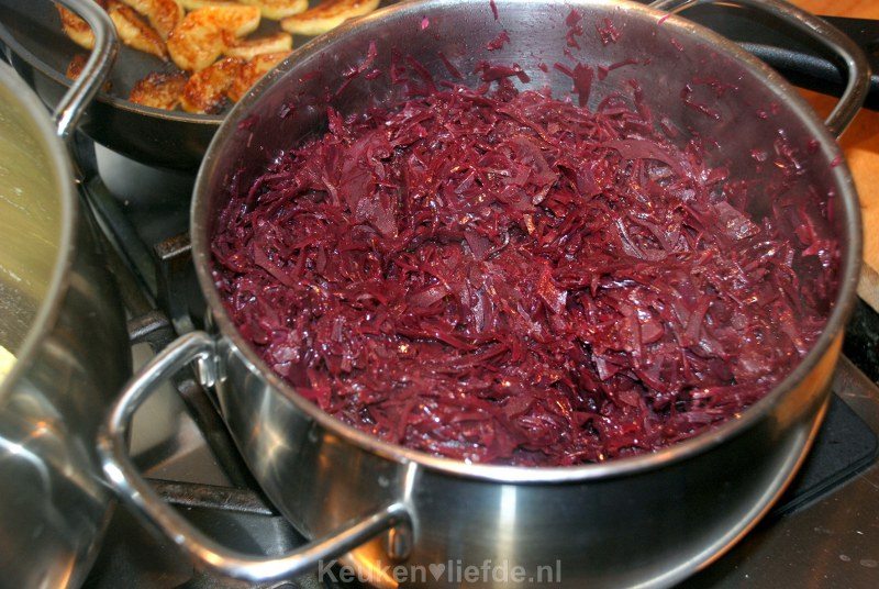Rodekool met appel en speculaaskruiden