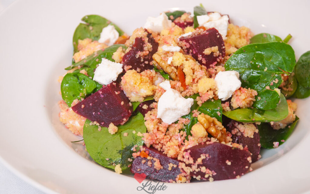 Couscous met biet, spinazie en geitenkaas