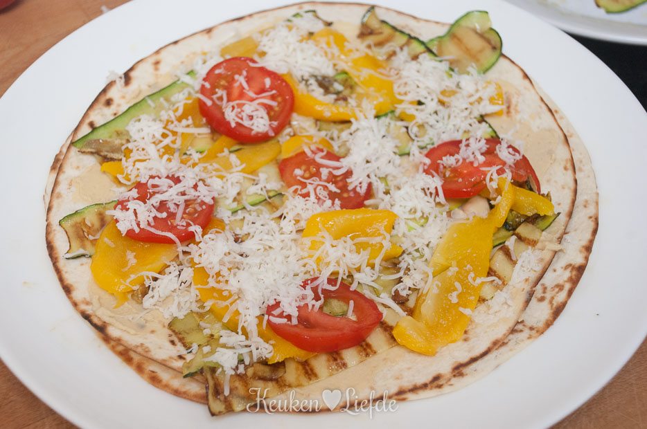Wraps met hummus en gegrilde groenten