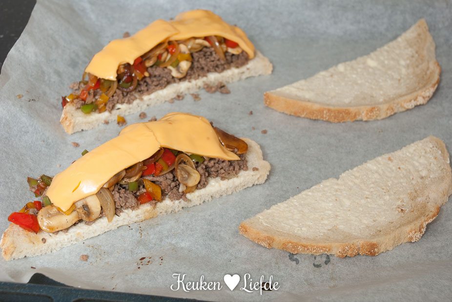 Lurpak - oventosti met gehakt en paprik