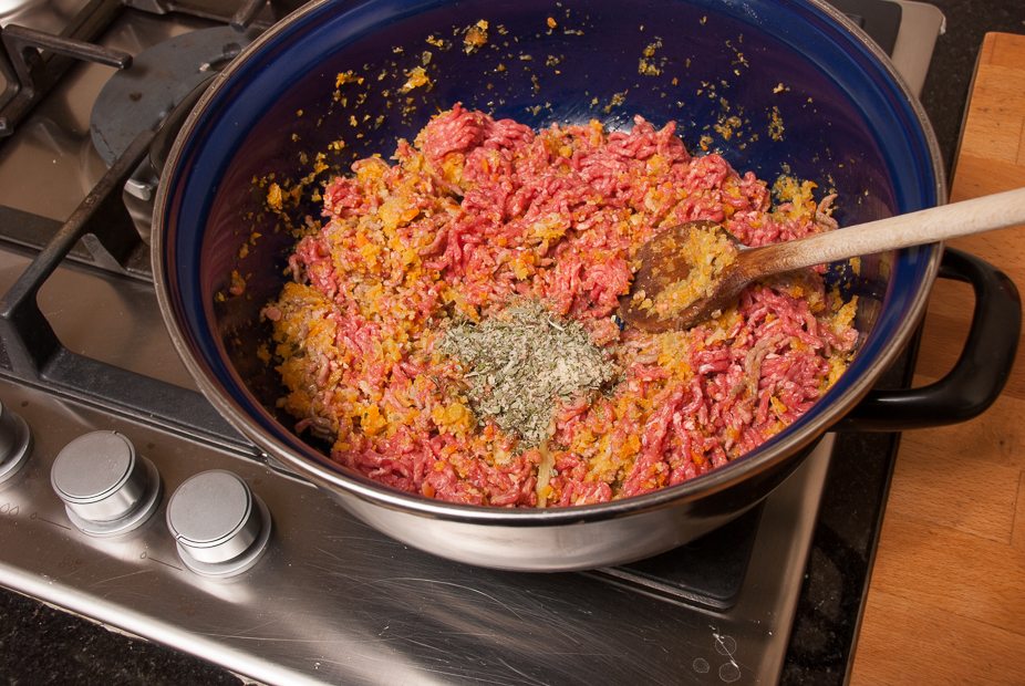 Basisrecept: tomaten-gehaktsaus (bolognesesaus)