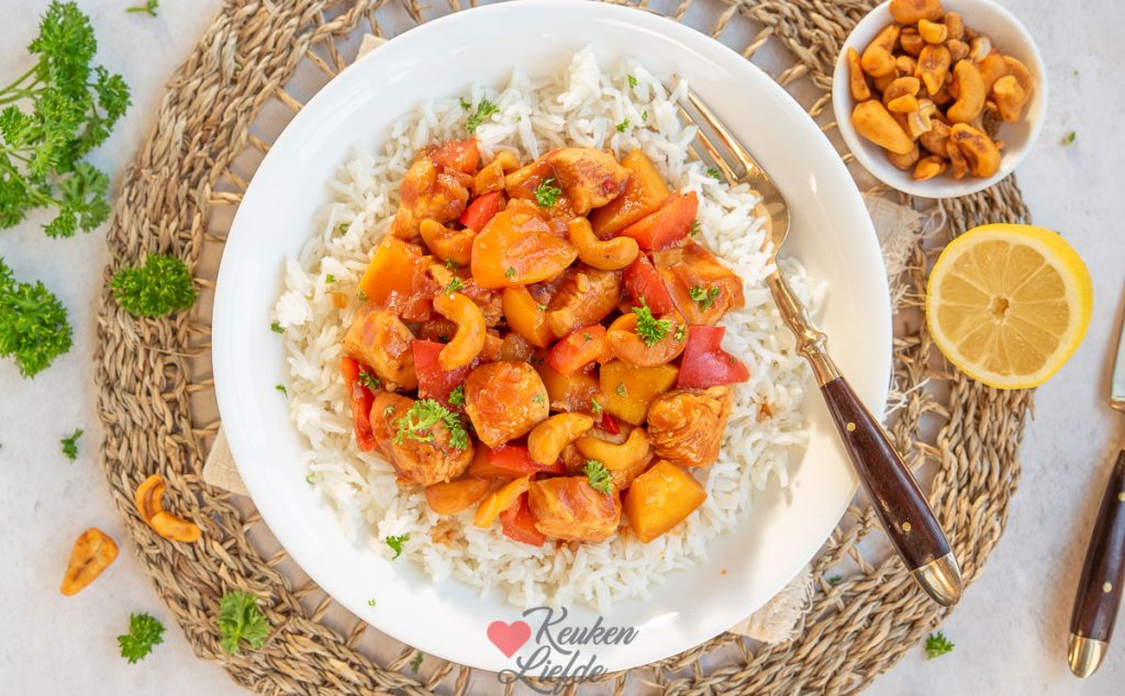 Kip pilav met perzik