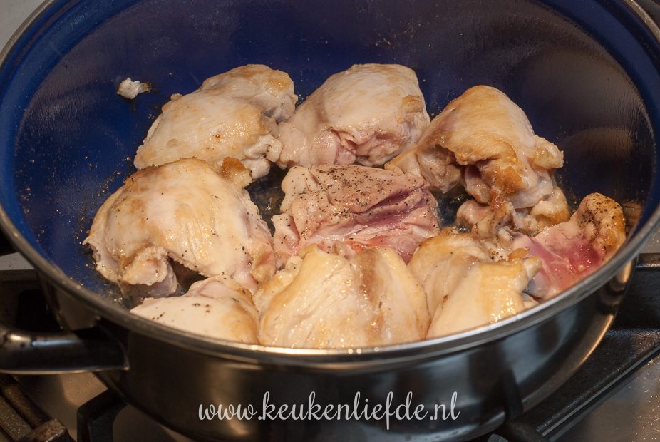 Bak de kip rondom goudbruin