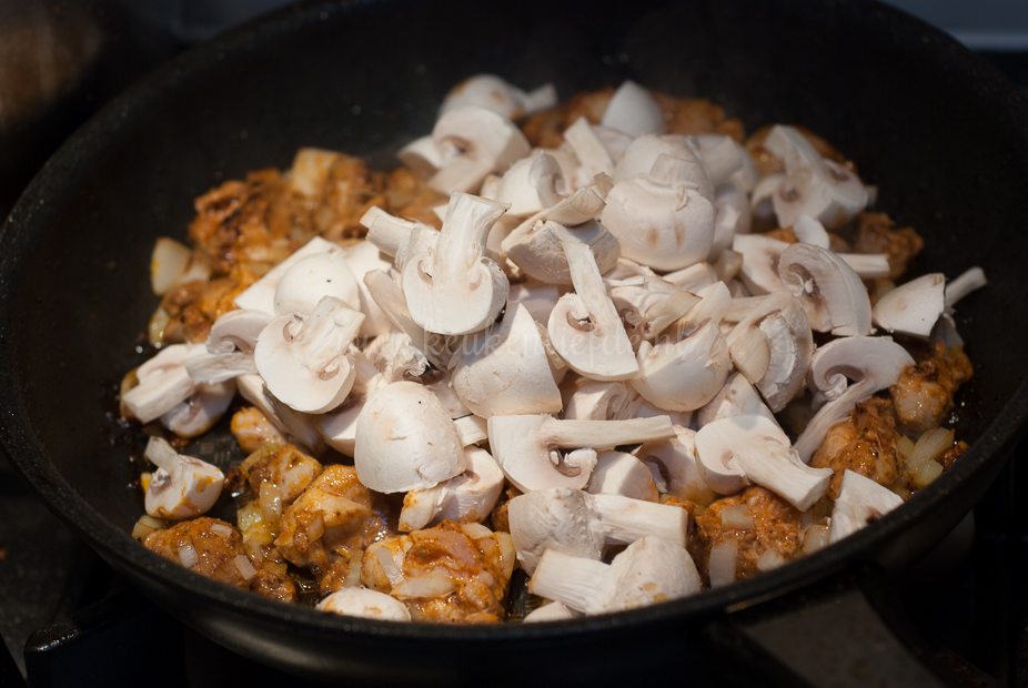 Pasta met rode pesto en kip
