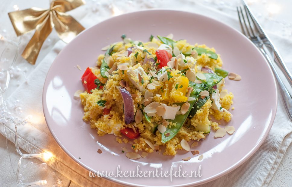 Vega kerst: couscous met kerrie en warme feta Vega kerst: couscous met kerrie en warme feta