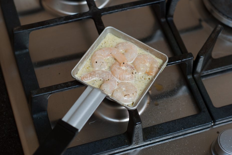 Gourmetpannetje: knoflook garnalen in pesto roomsaus
