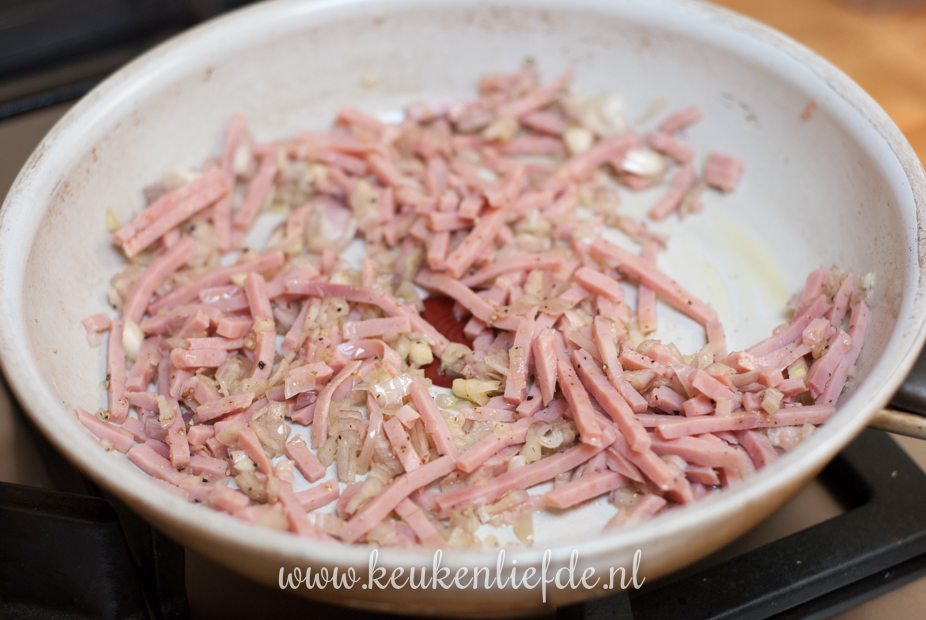 Spaghetti met ham en romige doperwtensaus