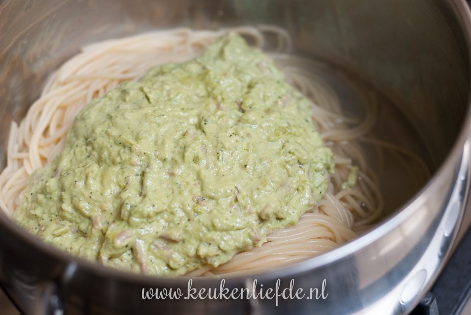 Spaghetti met ham en romige doperwtensaus