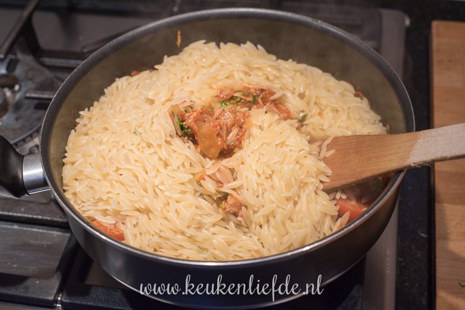 Griekse pasta met venkel, tonijn en feta