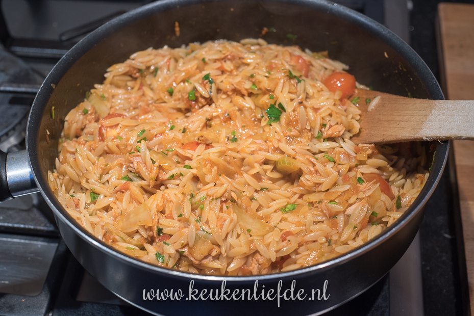 Griekse pasta met venkel, tonijn en feta