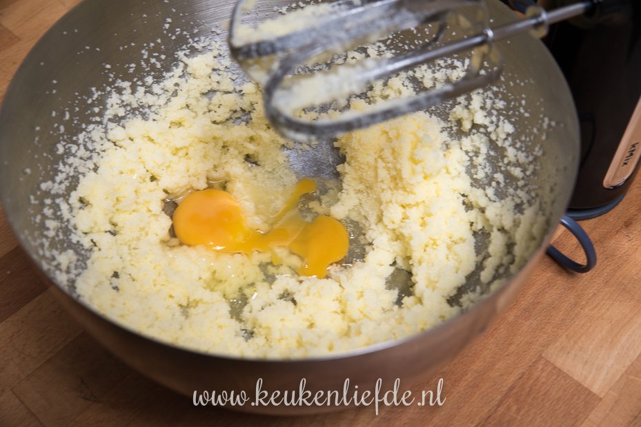 Oranjetaart met roomkaasglazuur