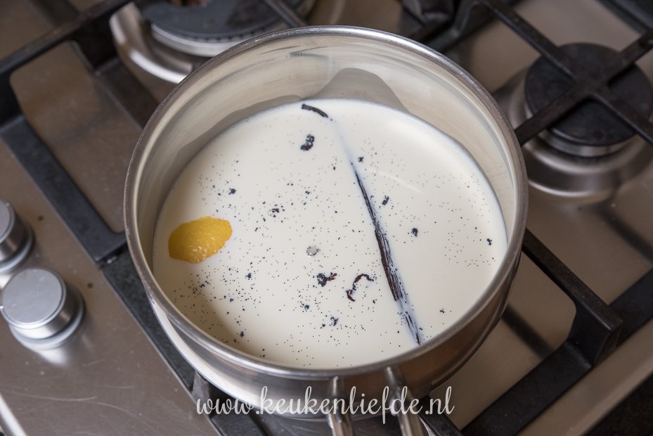 Panna cotta met rodevruchtensaus