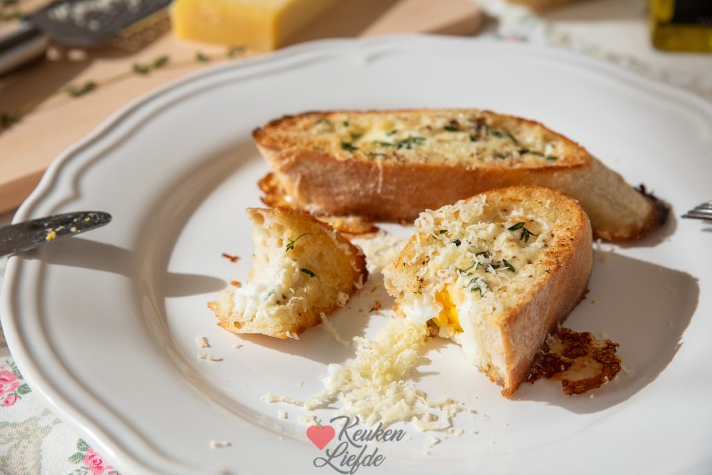 Truffel tosti met gruyère, ei en tijm