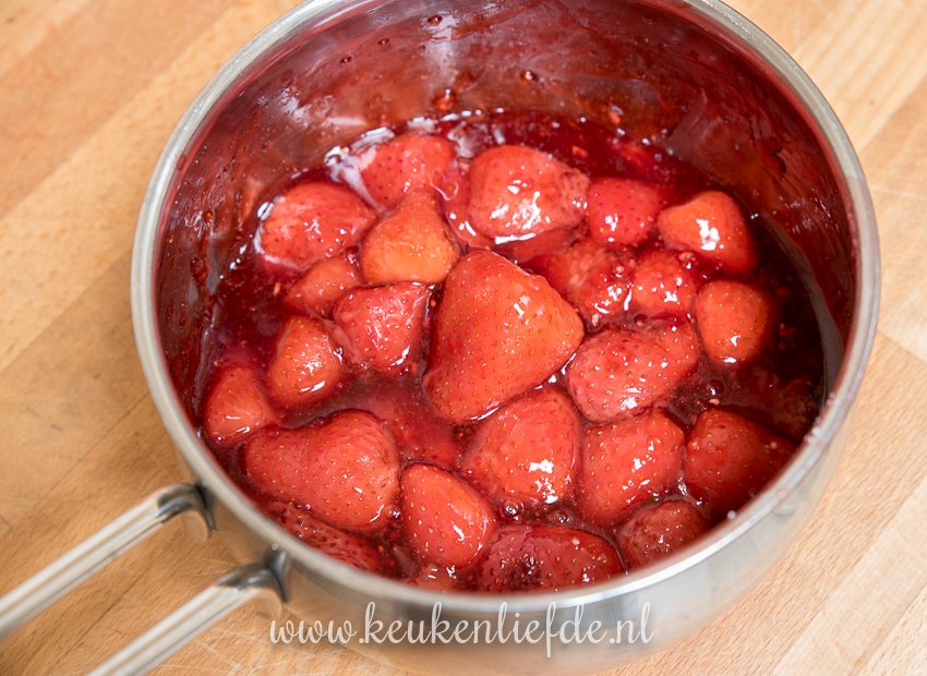 DIY: aardbeiencompote (vlaaivulling!)