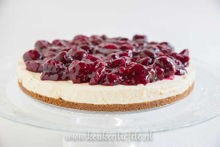Monchoutaart met zelfgemaakte kersencompote
