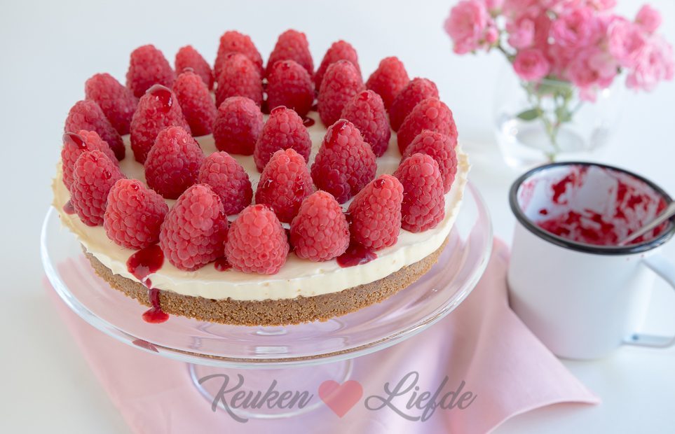 No bake cheesecake met witte chocolade en frambozen