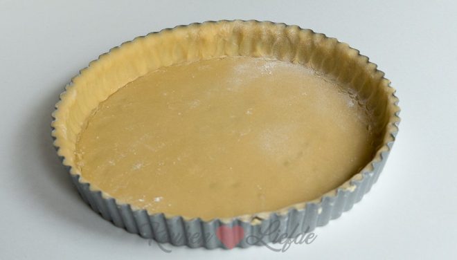 Doe het deeg in de bakvorm