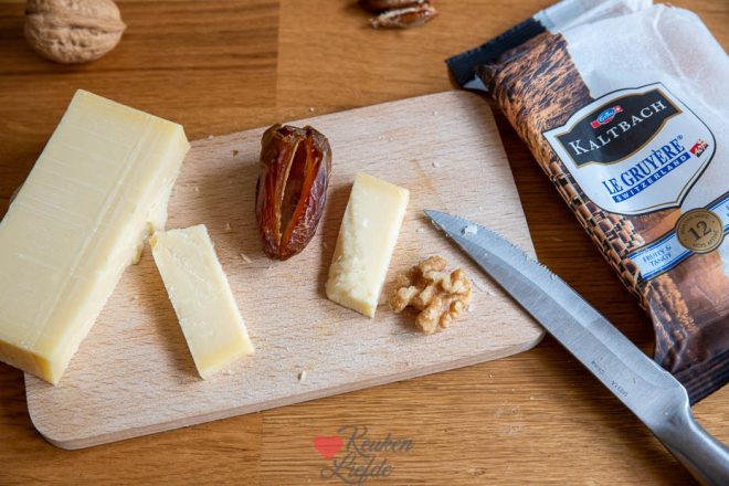 Vul de dadel met gruyere en walnoot