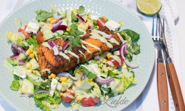 Mexicaanse zalmsalade met avocadodressing