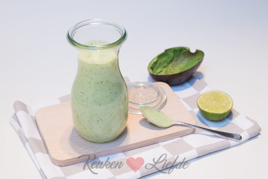 Yoghurt-avocadodressing