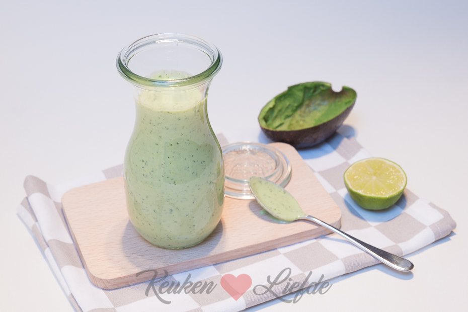 Yoghurt-avocadodressing