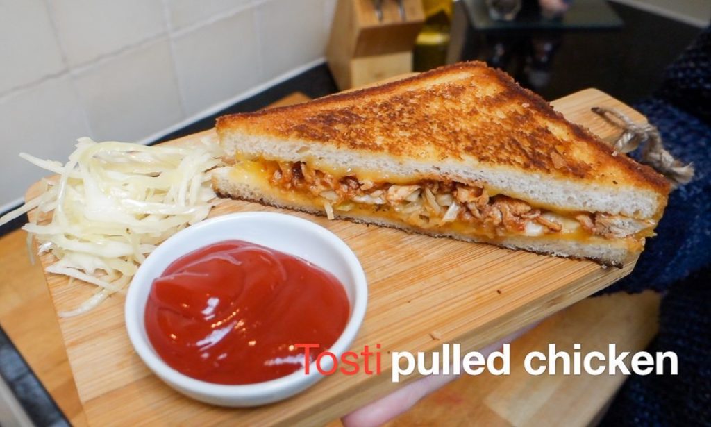 Tosti pulled chicken en wittekoolsalade (video)