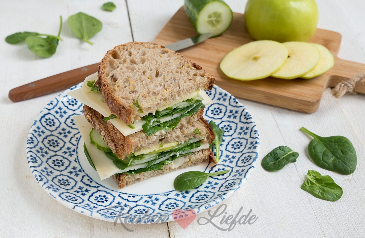 Hollandse clubsandwich met groenten en geitenkaas