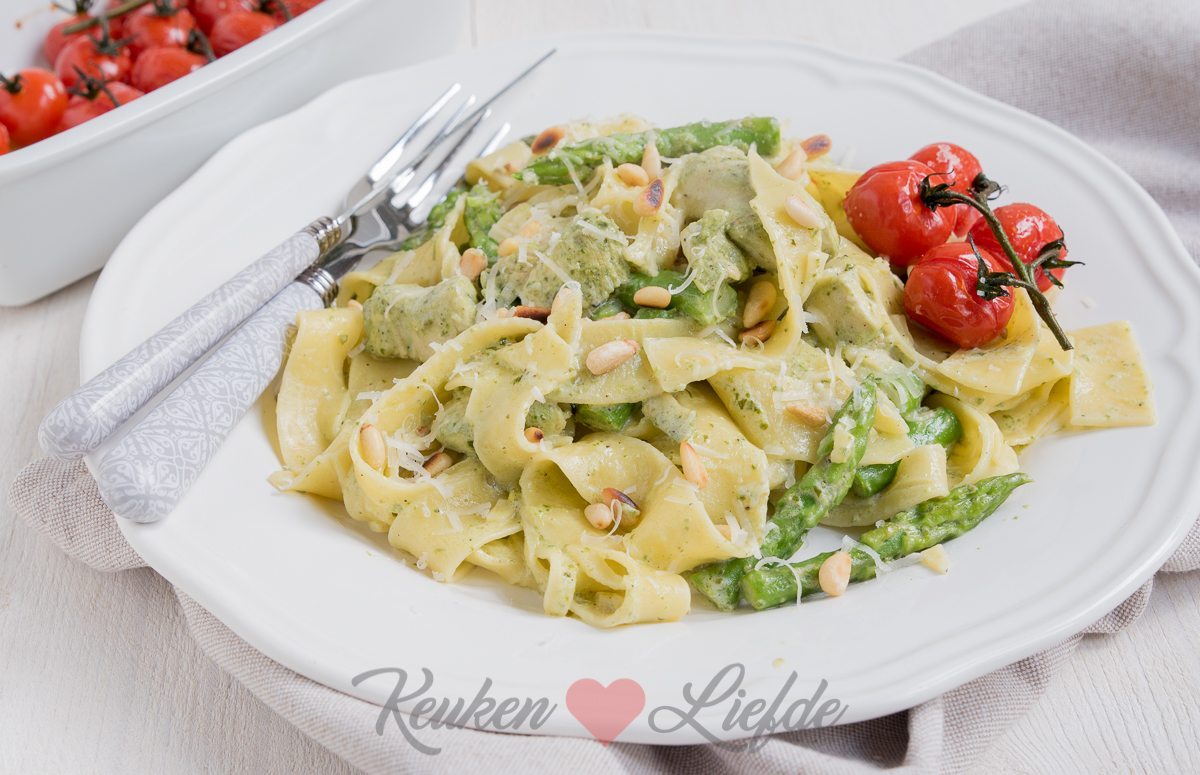 Pasta pesto met kip en groene asperges