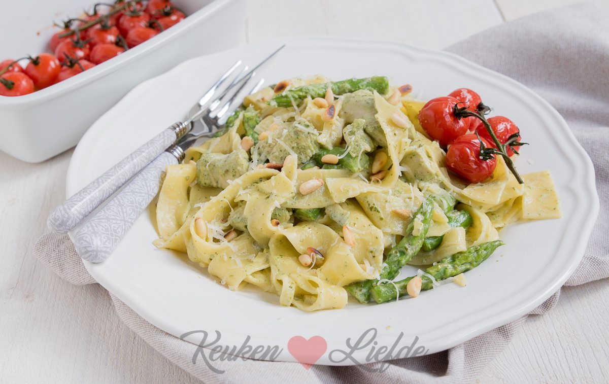 Pasta pesto met kip en groene asperges