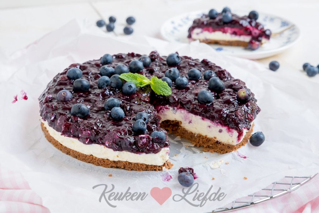 Monchoutaart met blauwe bessen