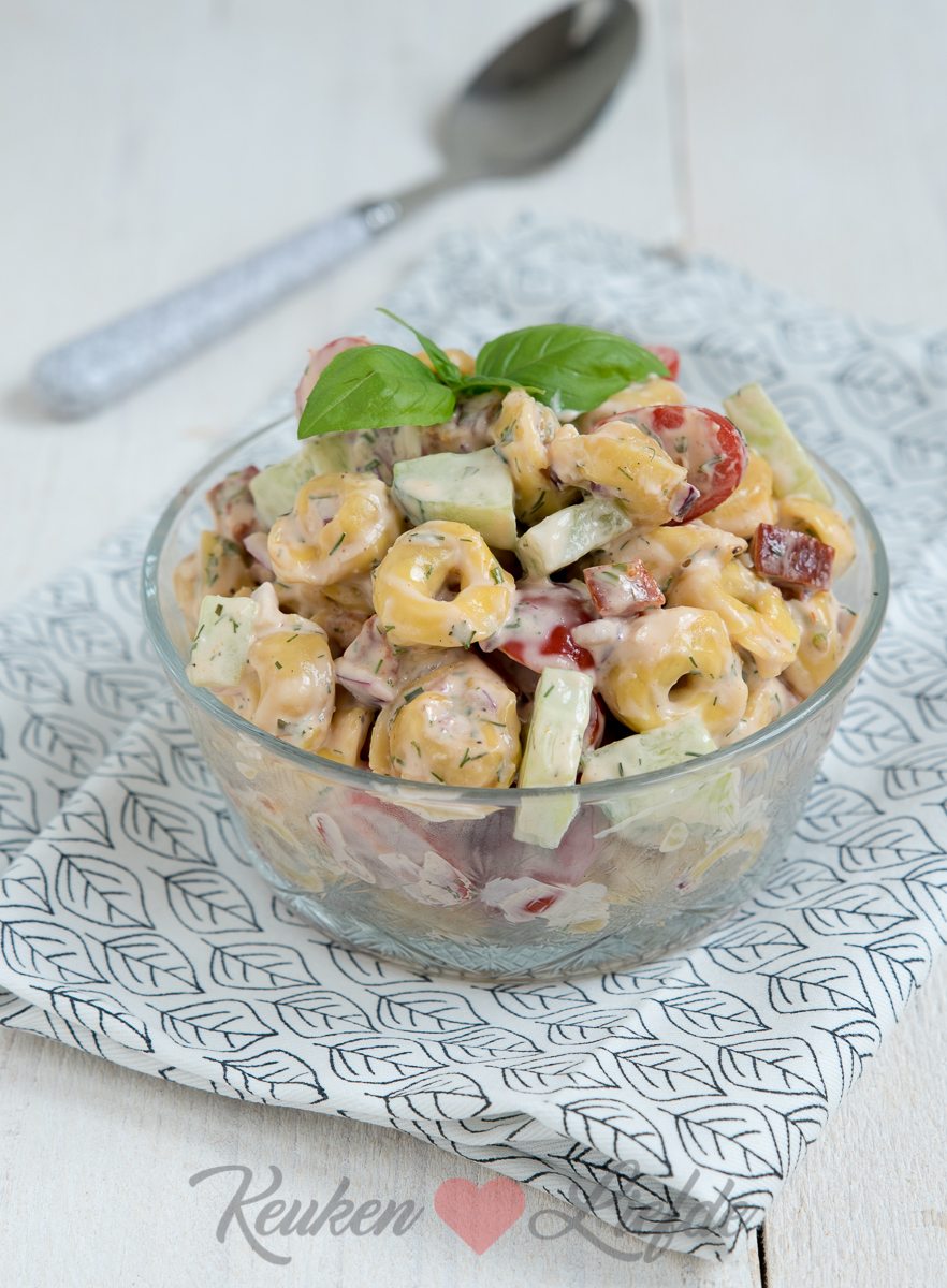 Tortellinisalade met chorizo, komkommer en tomaat