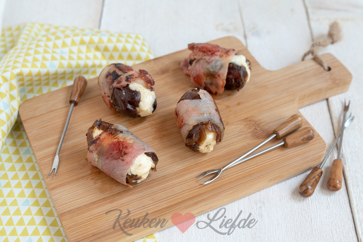Dadel met roomkaas en spek
