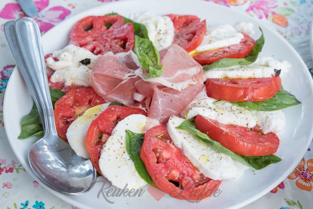 Salade caprese met Parmaham