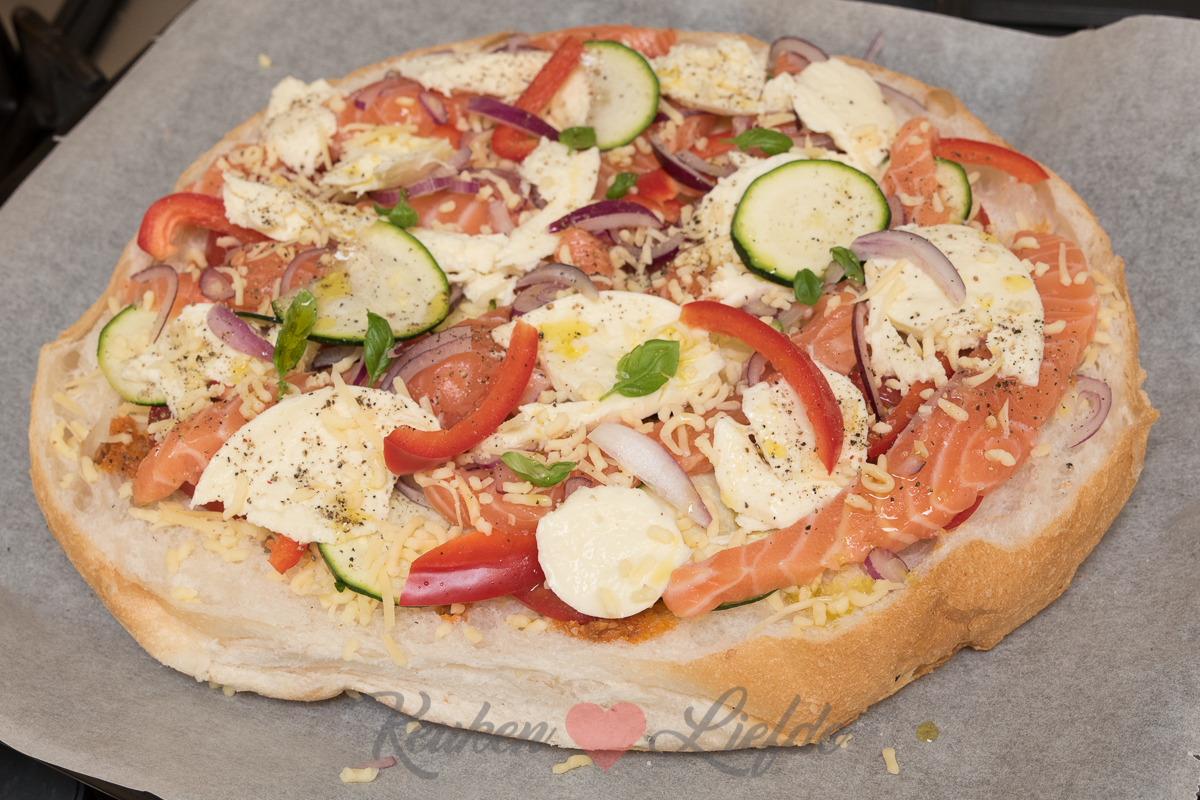 Turksbroodpizza met zalm